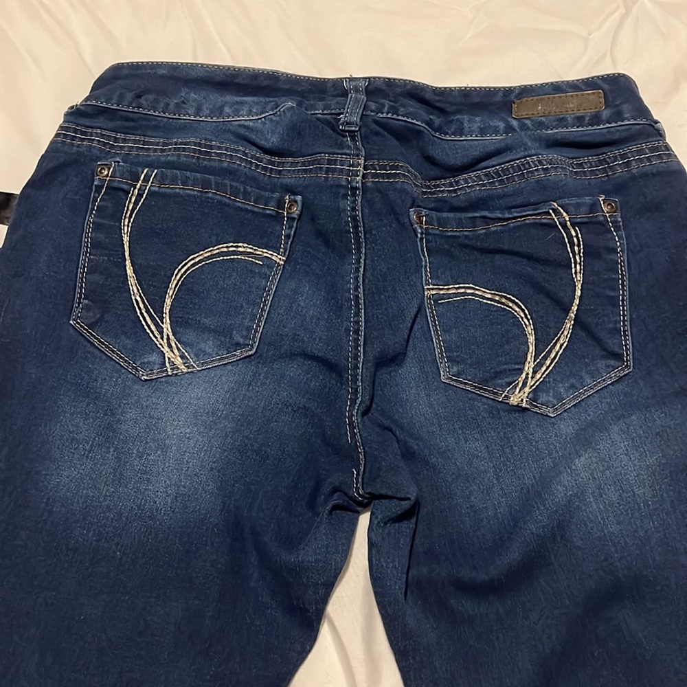 Ariya Jeans - Picture 3 of 3